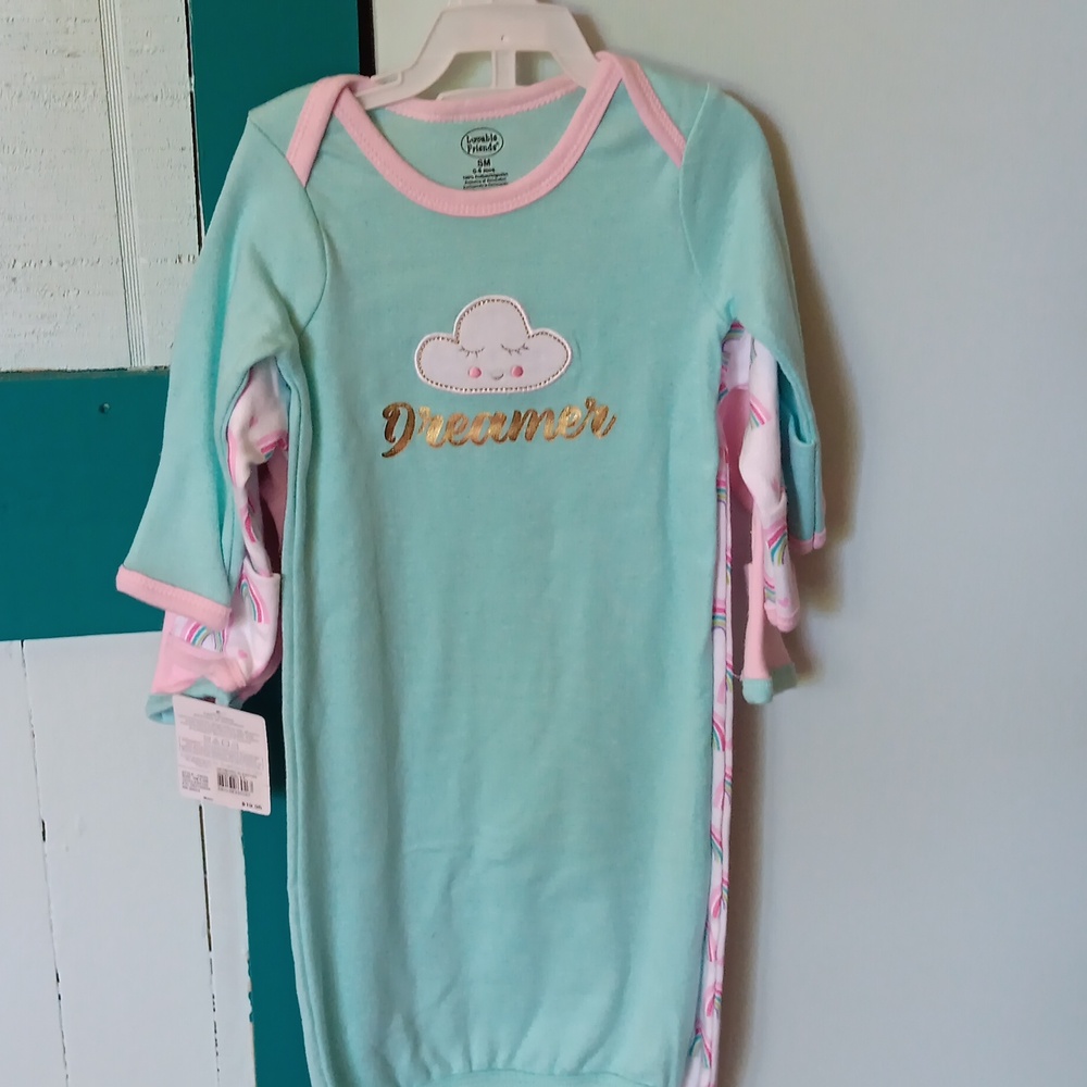 Gerber 4 piece set and Luvable Friends gowns NWT bundle - Picture 4 of 6